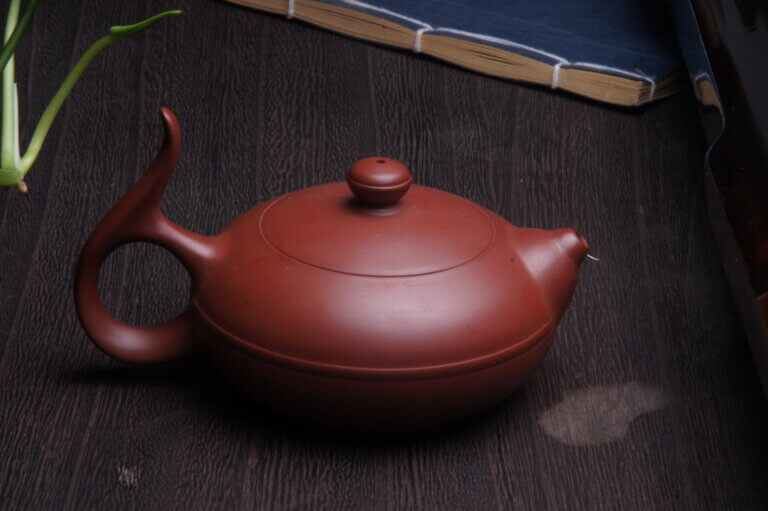 章燕城手拉壶作品《一帆风顺》