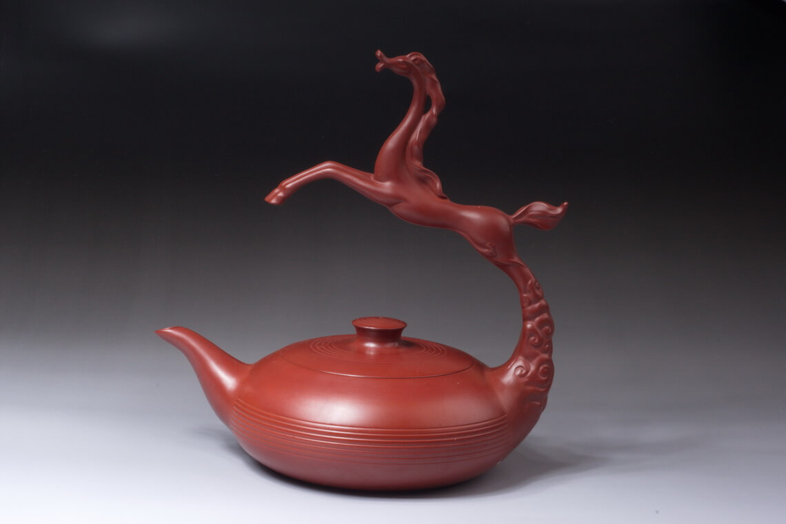 章燕城手拉壶作品《马到成功》